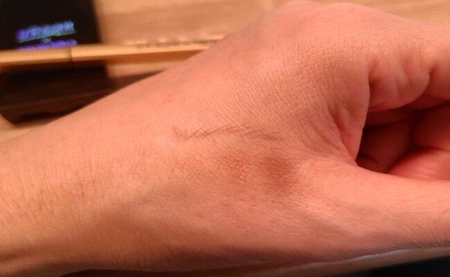 UGTアイブロウペンシルGD02cナチュラルブラウン発色イメージ