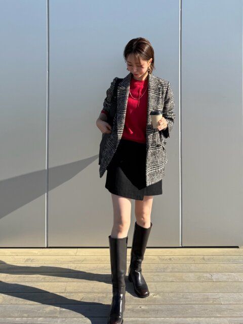 ユニクロ ツイードスコート ブラック 着用 ニットにカラーをとり入れて華やかコーデ