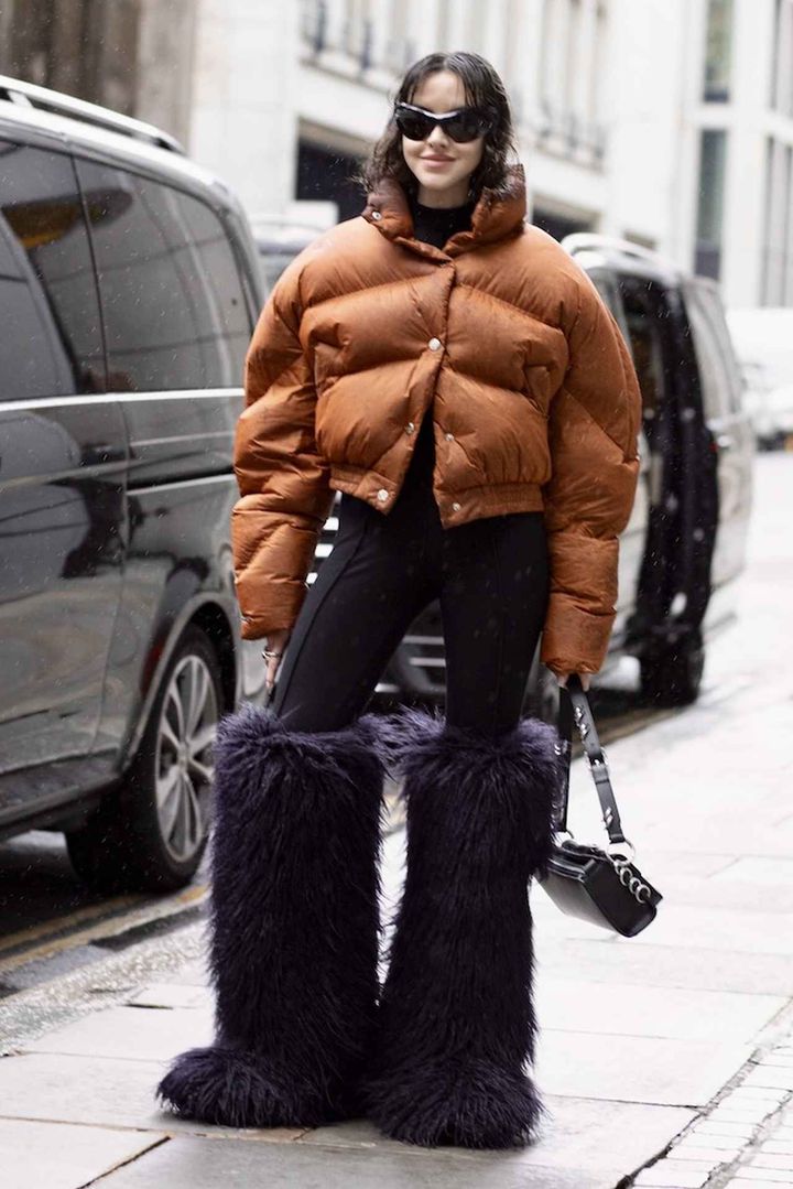 画像: ダウンとファーが織りなすモードなストリート