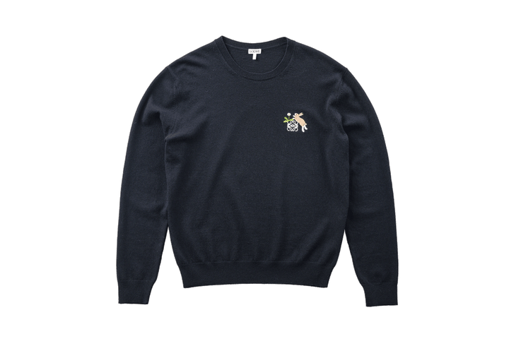 〈ロエベ〉のクルーネックニット