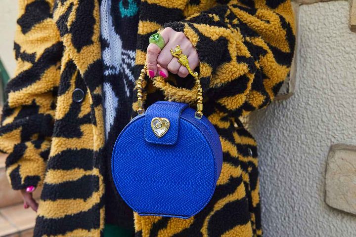 画像: タイガーコート×キャットニット猫派におすすめの遊びが効いたコーデ