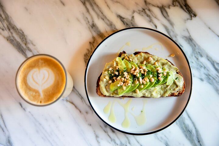 外国気分で朝食を♪ オープンサンドやオムレツが1日中楽しめる、五反田「SAISON bakery&coffee」
