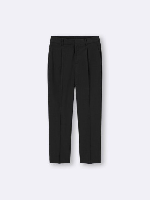GUのウォッシャブルテーパードパンツ