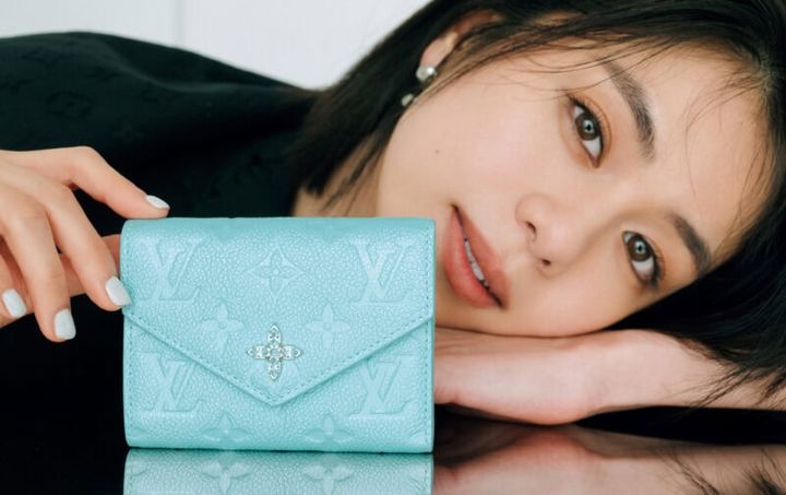 残少 LOUIS VUITTON 財布 パステル ブルー 開運財布】パステルブルーにキラキラビジューで幸運を引き寄せる