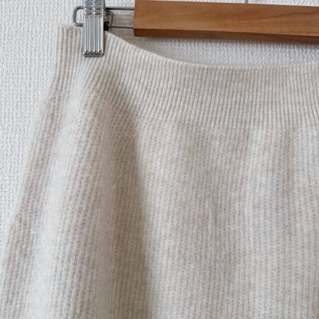 ユニクロ 3Dスフレヤーンスカート ホワイト ウエスト部分