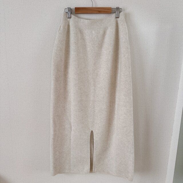 ユニクロ 3Dスフレヤーンスカート ホワイト 後ろ側