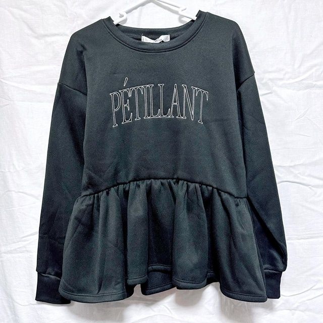 しまむら「裏起毛ペプラムロゴプルオーバー」