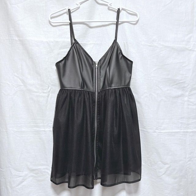 しまむら「合皮ZIPチュールキャミソール」