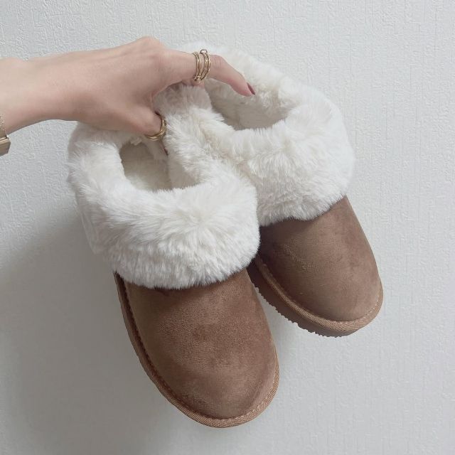 ブラウンのウォームムートンタッチスリッパ