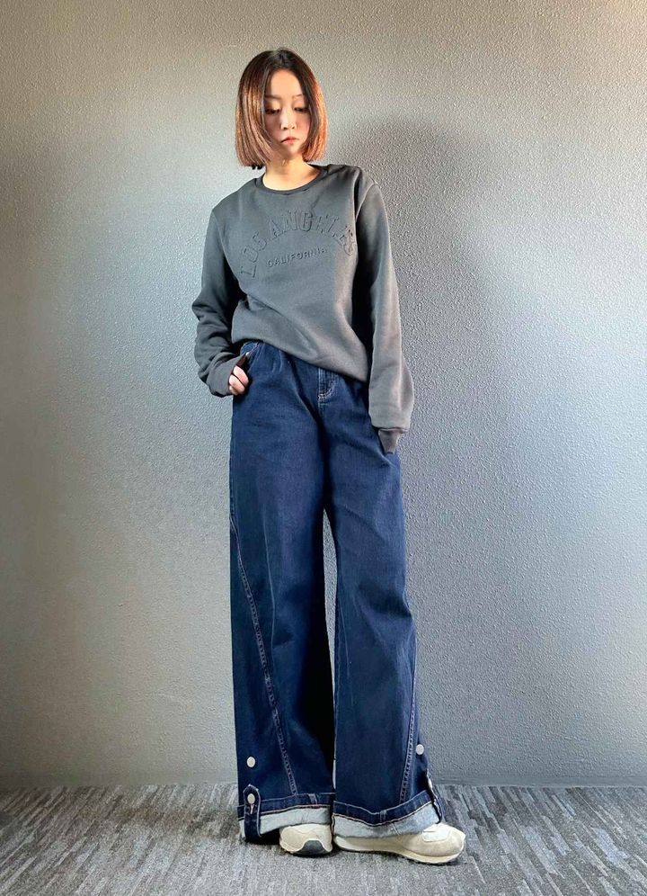 画像: ワイドデニムでアウトドアコーデ