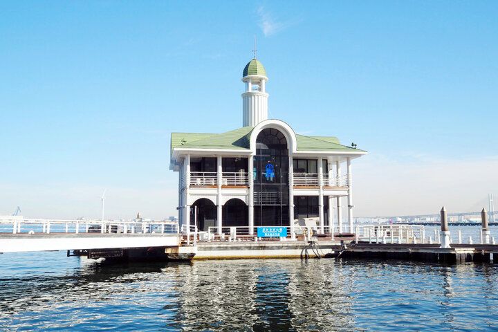 おひとり様OK♪ 横浜の海上にぷかりと浮かぶカフェでアフタヌーンティーを「PIER21 MUSIC CAFE & BAR」