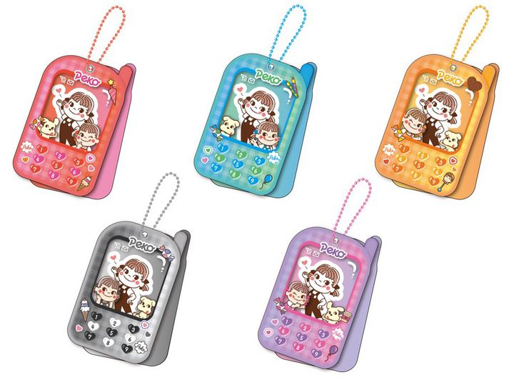 「ペコちゃんケータイ風フレームキーホルダー」（全5種）各880円