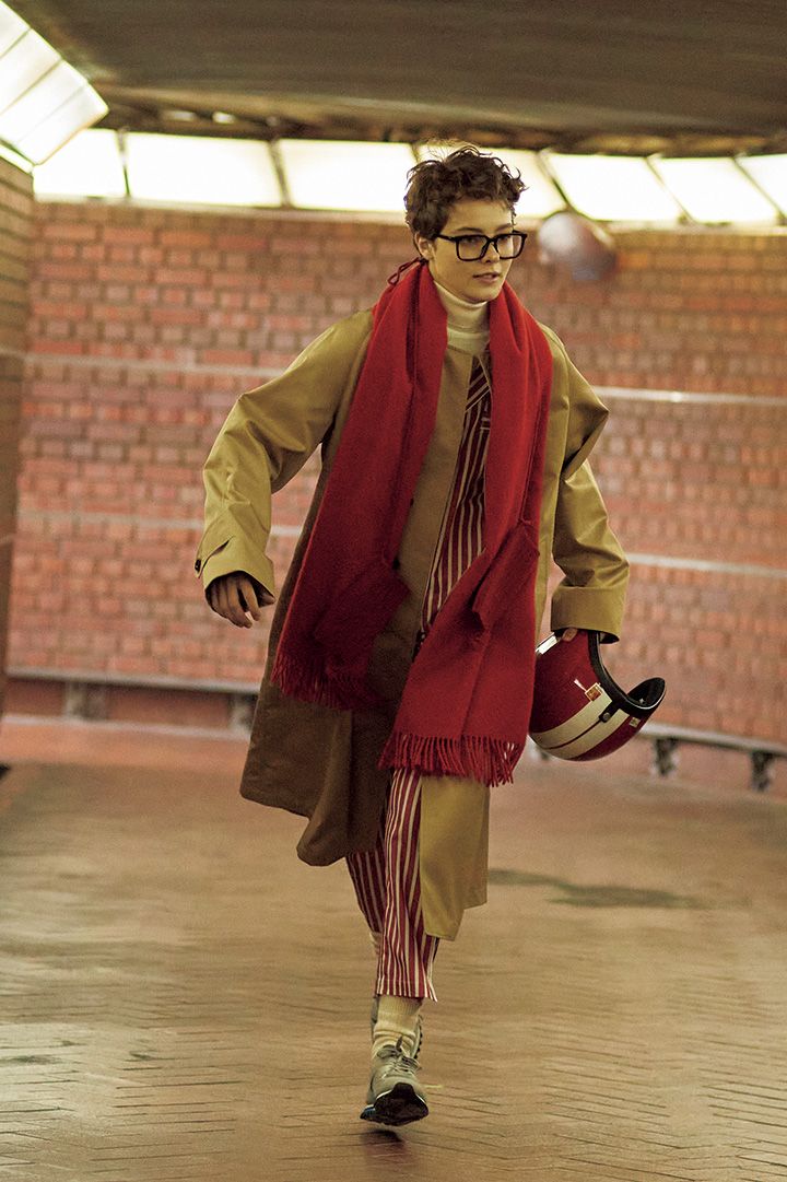 コーデを華やかに、レディに仕立てる赤がポイントの装い6選