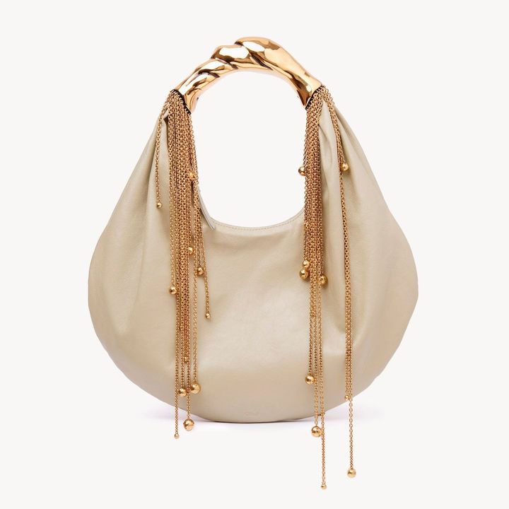 「Twisted Shellショルダーバッグ」（Chloé ）￥492,800／CHLOÉ（クロエ カスタマーリレーションズ 03-4226-3883） Photo_ Coutrsey of Chloé