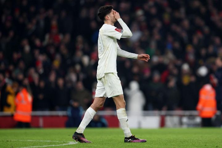 「流産しろ」「娘を斬殺してやる」戦犯扱いのスター選手、美人妻のSNSに悪質DM