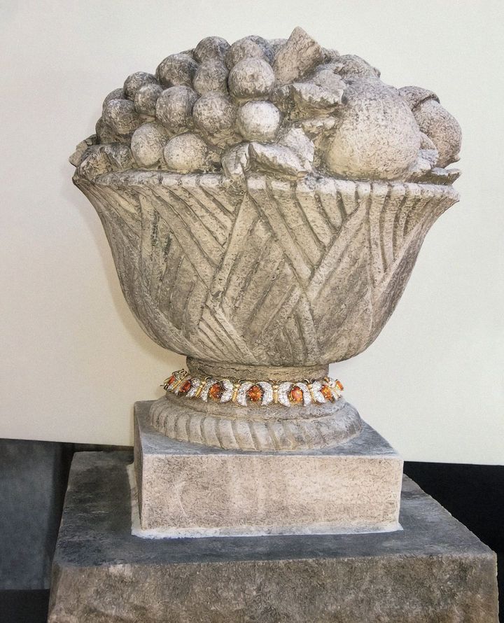 ブレスレット PT×YG×オーバルシトリン×ダイヤモンド ￥20,735,000／TIFFANY & CO.（ティファニー・アンド・カンパニー・ジャパン・インク）