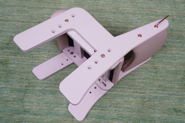 組み立て自体はかなり簡単です。子どもの身長や体格に合わせて、座面の高さと座面の位置をどこにするかがもっとも悩む部分でしょう。