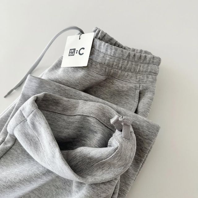 スウェットワイドパンツの裾部分