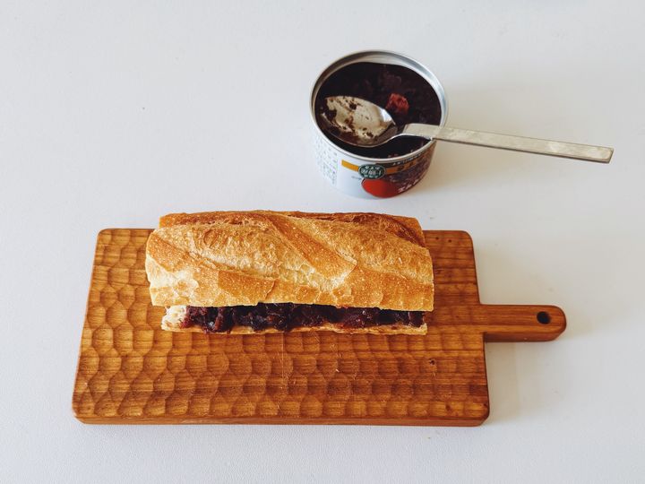 お正月に残った餡子で作る、あんバタバゲットサンドの作り方【パン好きなsumire.のバゲットサンドのレシピ vol.33 〜レシピで旅するヨーロッパ〜】