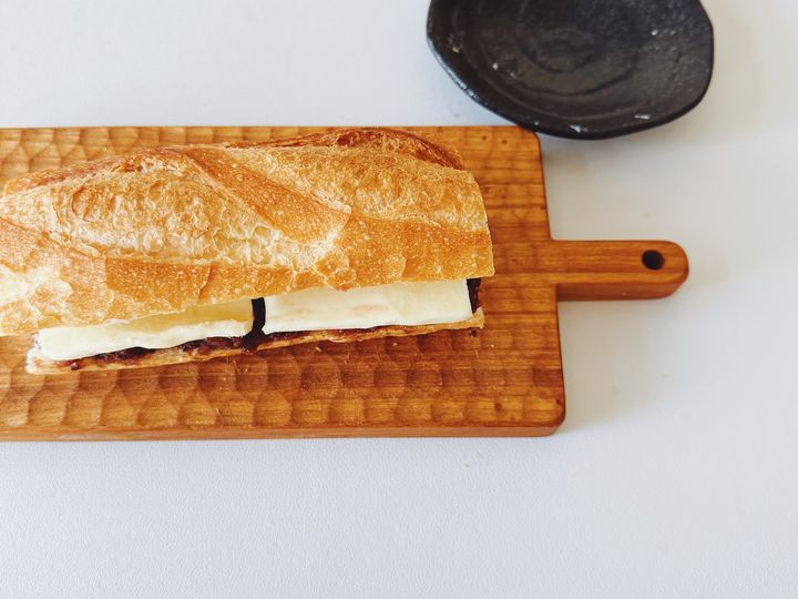 お正月に残った餡子で作る、あんバタバゲットサンドの作り方【パン好きなsumire.のバゲットサンドのレシピ vol.33 〜レシピで旅するヨーロッパ〜】