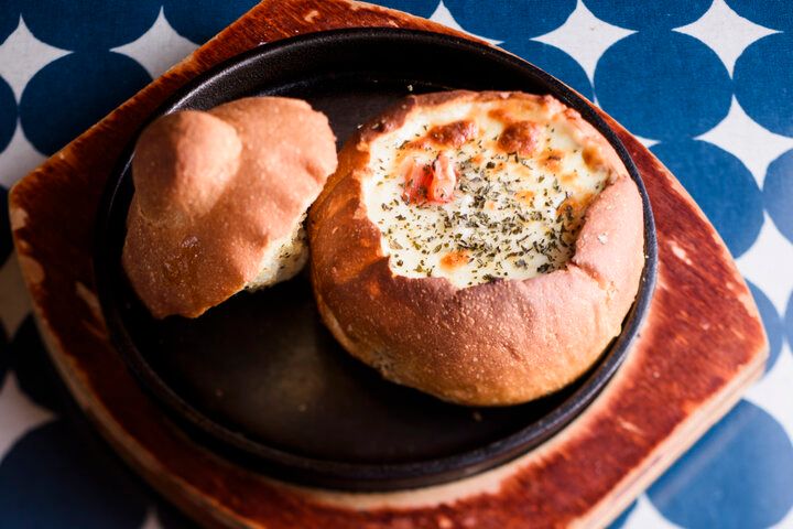 昭和レトロな喫茶店「六曜舘」で、門司港名物の焼きカレーを