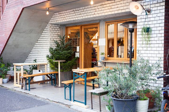 朝からオープン。東京・幡ヶ谷「Sunday Bake Shop」の粉のうまみが広がる素朴な焼き菓子とコーヒーを