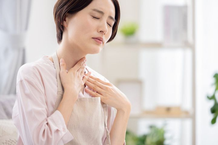 喉を痛めたときは内科と耳鼻科のどちらを受診するのが望ましい？