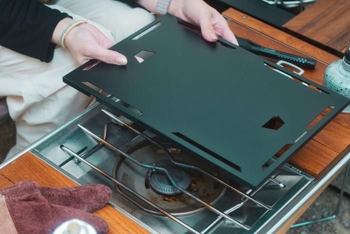 shiromaniのピーカーズトレーをIGTに載せているところ