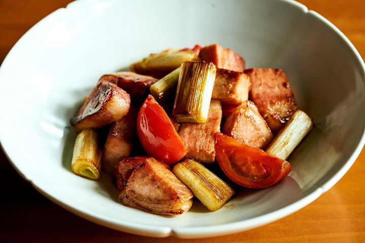 サッとつくれる簡単おかず“ねぎとハムの炒め物”