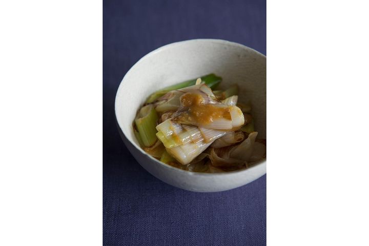 ほんのりした甘味が魅力の“焼きねぎの酢味噌和え”