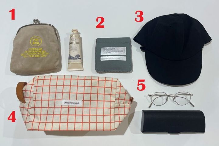 プエブコのポーチやチョコレートスープのポーチで整理 白井彩香さんのバッグの中身