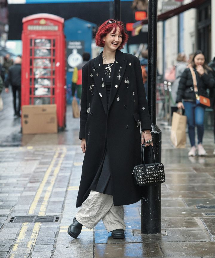 ロンドンらしいパンクコーデ！コートはリメイクして唯一無二のスタイルに