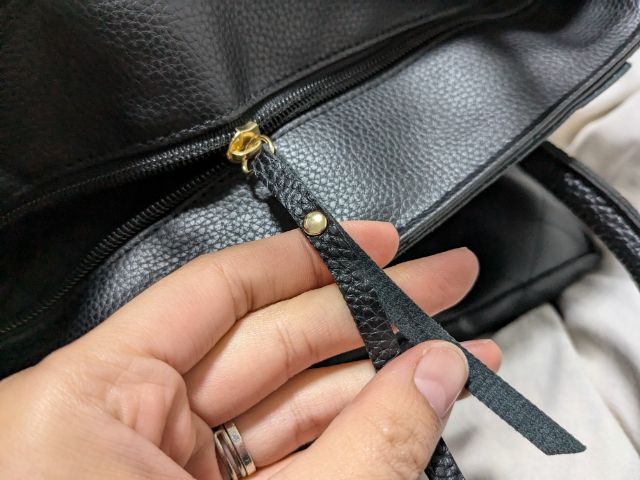 レザー調引き手