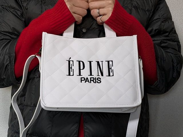 キルティングバッグホワイト手持ちしたところ