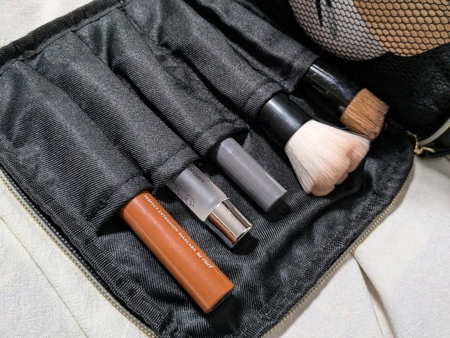 キルティングドレッサーポーチにブラシを収納したところ