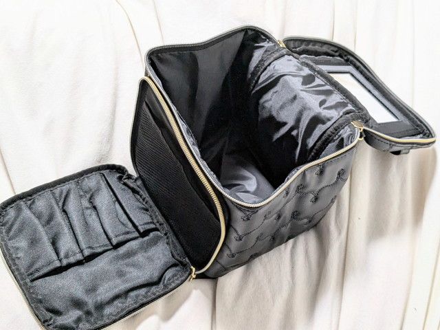 キルティングドレッサーポーチ大きく開いたところ