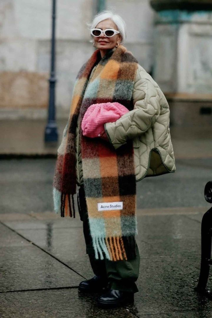 画像: シックなグリーンに彩りを添えて