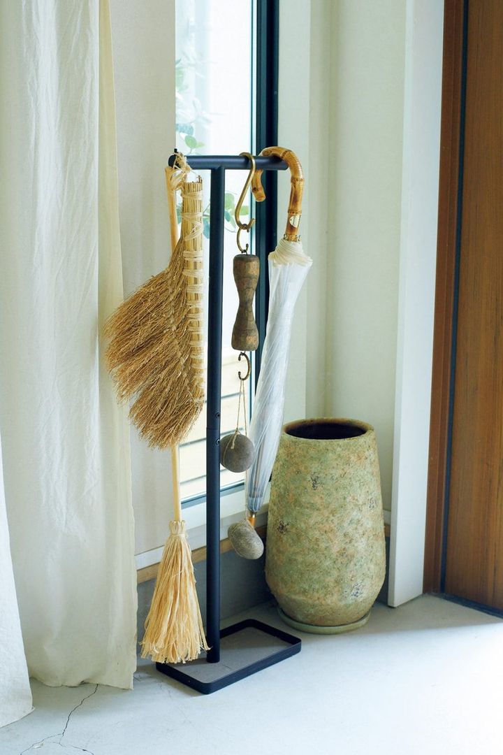 〈ペジテ青山〉の千田耀子さんのみごぼうきとはたき