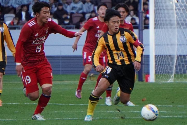 前橋育英高が7大会ぶり2度目の選手権制覇！3度目の正直でPK成功のMF石井陽主将「大舞台で決められたので良かった」