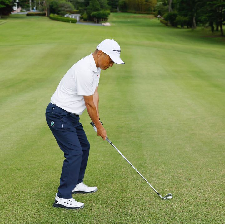 左足下がり＝スライスとは限らない。7番以下のクラブでは“引っかけ”に注意！