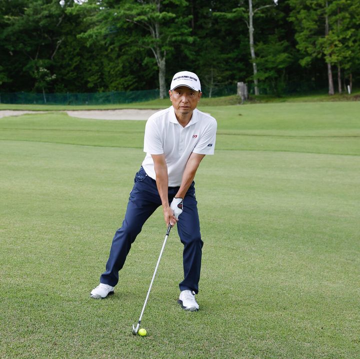 左足下がり＝スライスとは限らない。7番以下のクラブでは“引っかけ”に注意！