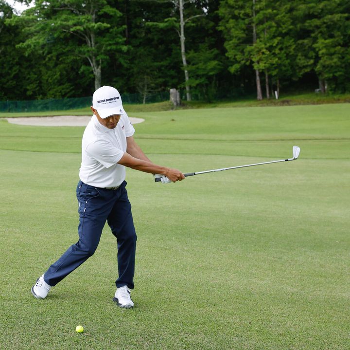 左足下がり＝スライスとは限らない。7番以下のクラブでは“引っかけ”に注意！