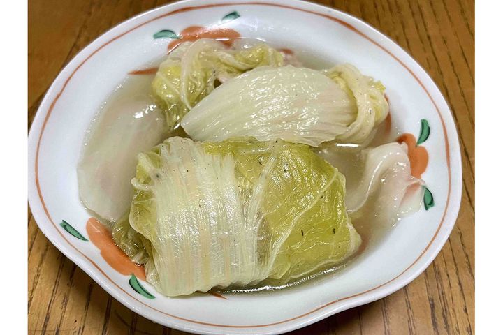▲筆者宅では白菜の外葉部分をロール白菜に活用します。はがす・巻くがキャベツよりも扱いやすく、おいしいですよ！
