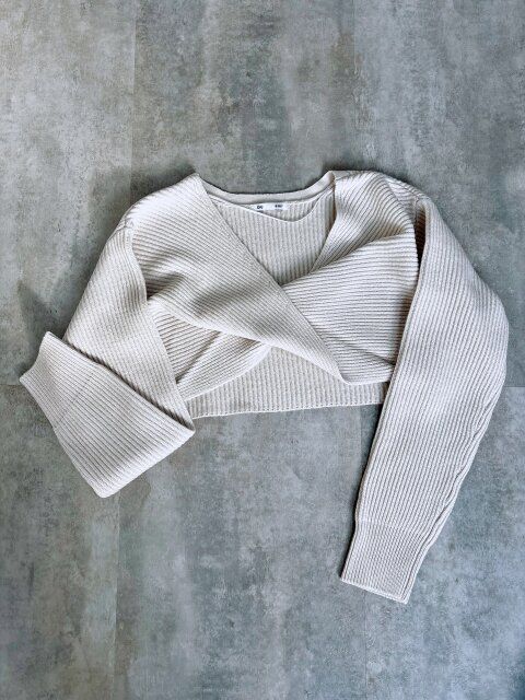 GU 2ピースセーター NATURAL 中のキャミソールを外した感じ