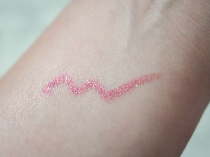 目元の印象が激変！40・50代が使うべき意外なアイライナーの色