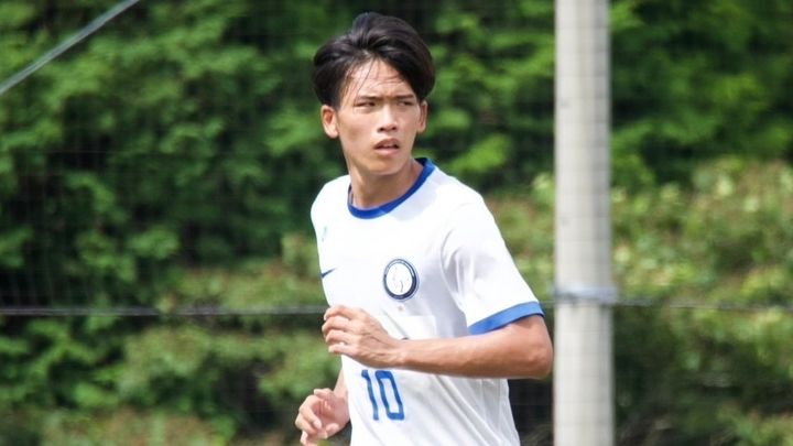 Jリーグ屈指のビッグクラブ、強豪大学FWの2026年加入内定を発表！特長は「左足のキックと推進力」