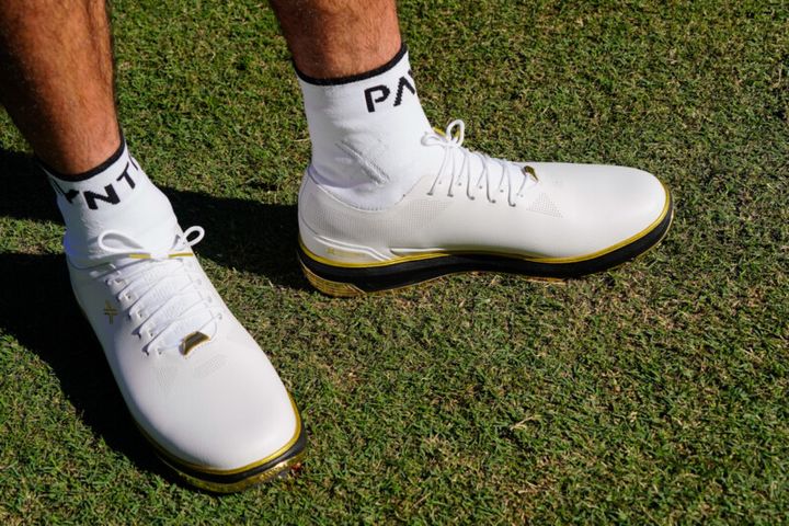 靴下と一体化したゴルフシューズ!? “PGAトッププロ”着用の新作とは？