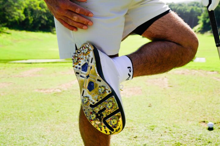 靴下と一体化したゴルフシューズ!? “PGAトッププロ”着用の新作とは？