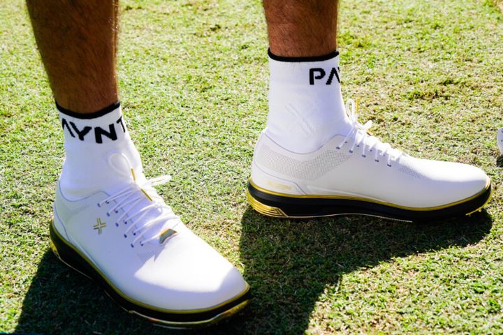 靴下と一体化したゴルフシューズ!? “PGAトッププロ”着用の新作とは？