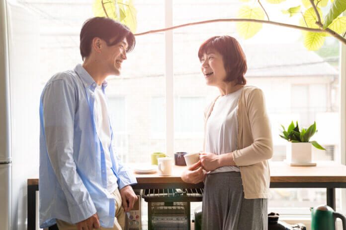 「ママならそんなことしないもん。お前のせいだ。」 マザコン男が女性にモテない理由3選